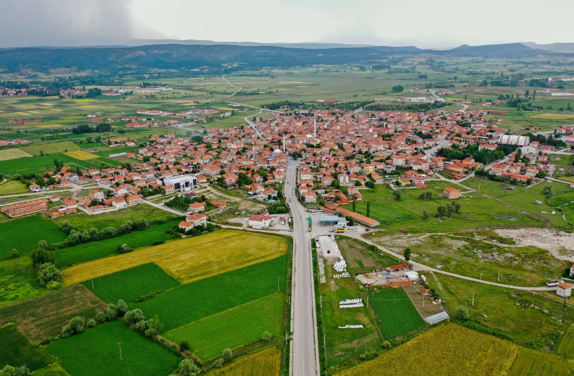 KÜTAHYA TAVŞANLI ARTIRANLAR KÖYÜNDE 2.680 M² TARLA SATILIKTIR