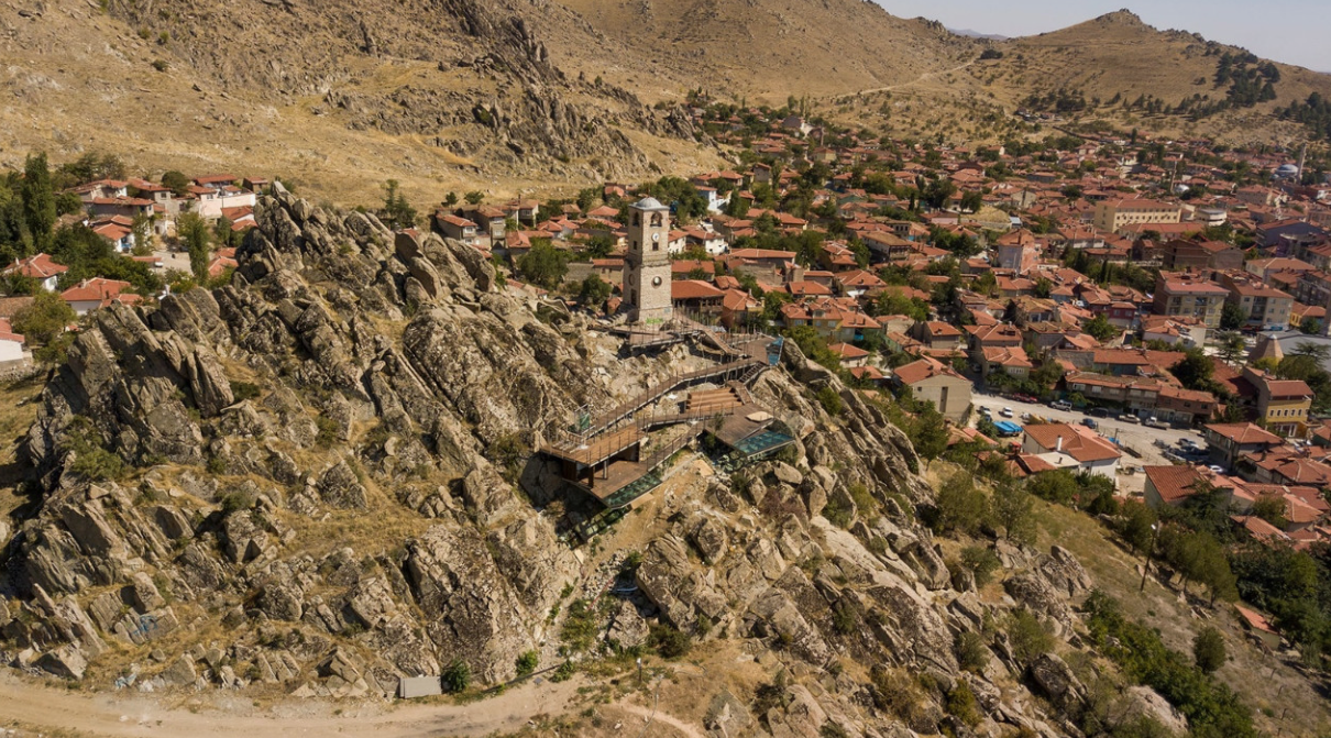 ESKİŞEHİR SİVRİHİSAR KADINCIK KÖYÜNDE 8.413 M² TARLA SATILIKTIR