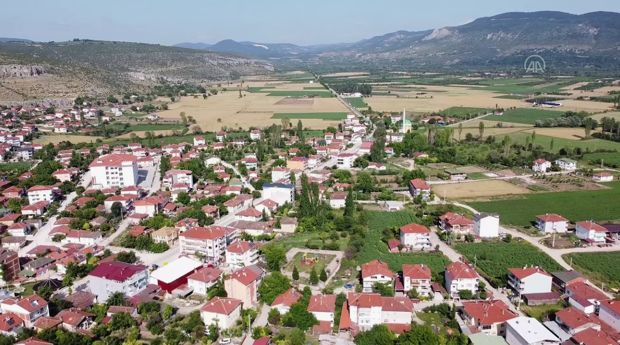 BİLECİK GÖLPAZARI BÜYÜKBELEN KÖYÜNDE 1.731 M² BAHÇE SATILIKTIR