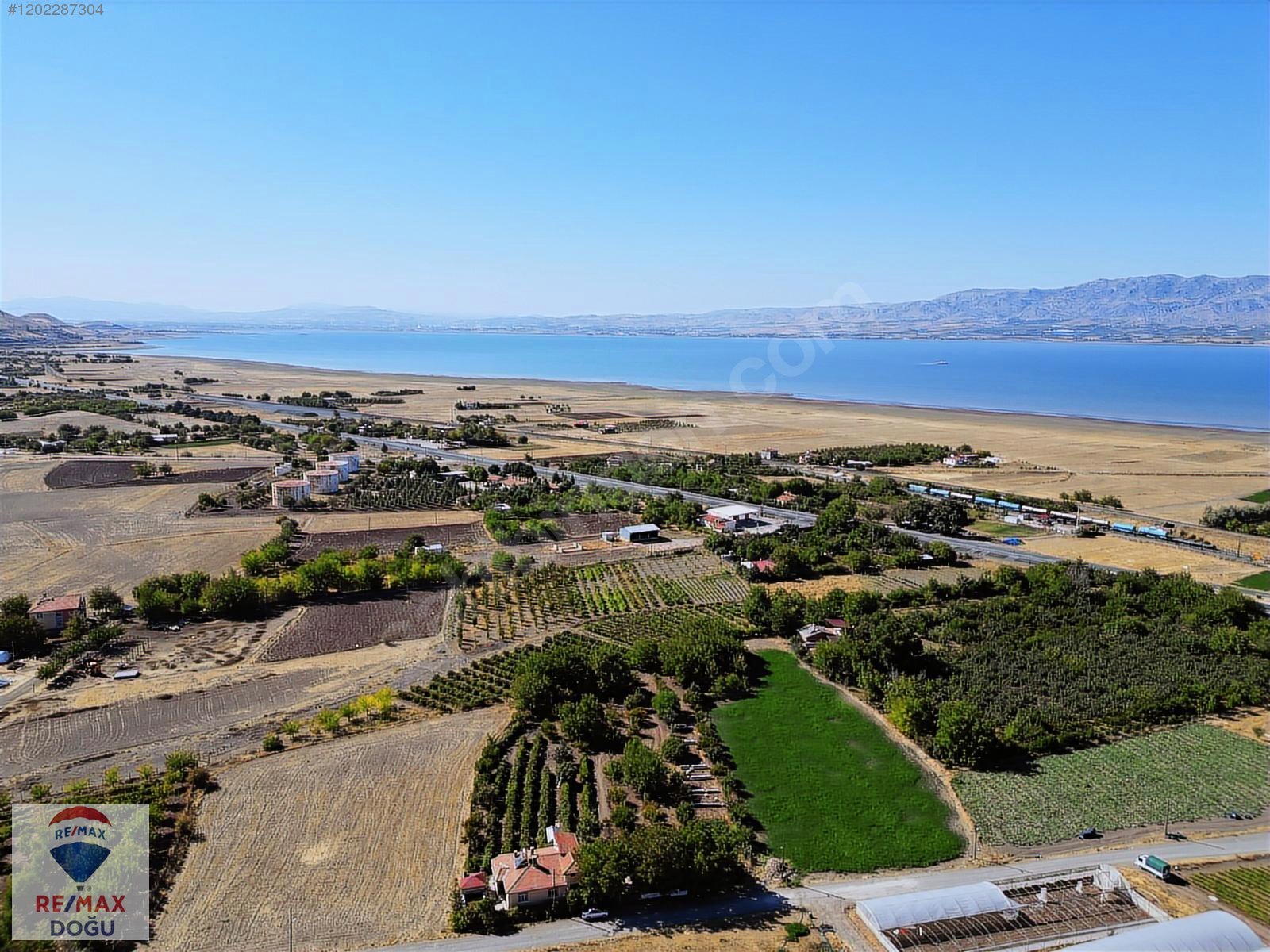 REMAX DOĞUDAN KORUCU KÖYÜNDE ANAYOLA 200M MESAFEDE SATILIK TARLA - ELAZIĞ MERKEZ fotoğraf 3