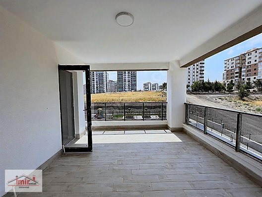 İMİR EMLAK OFİSİNDEN HASTANE YANI 4+1 180m2 5.KAT SİTE DAİRESİ - ANKARA PURSAKLAR fotoğraf 5