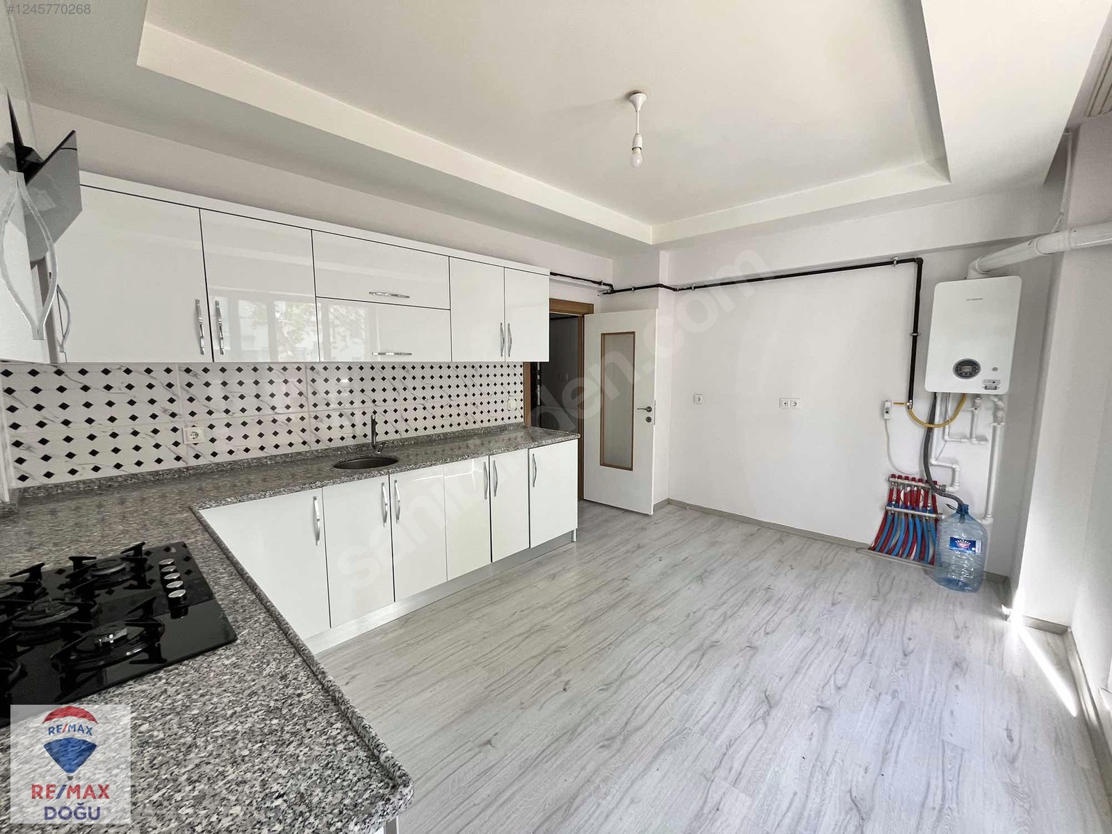 REMAX DOĞUDAN SÜRSÜRÜ MAHALLESİ SATILIK 145 M2 3+1 DAİRE - ELAZIĞ MERKEZ fotoğraf 3