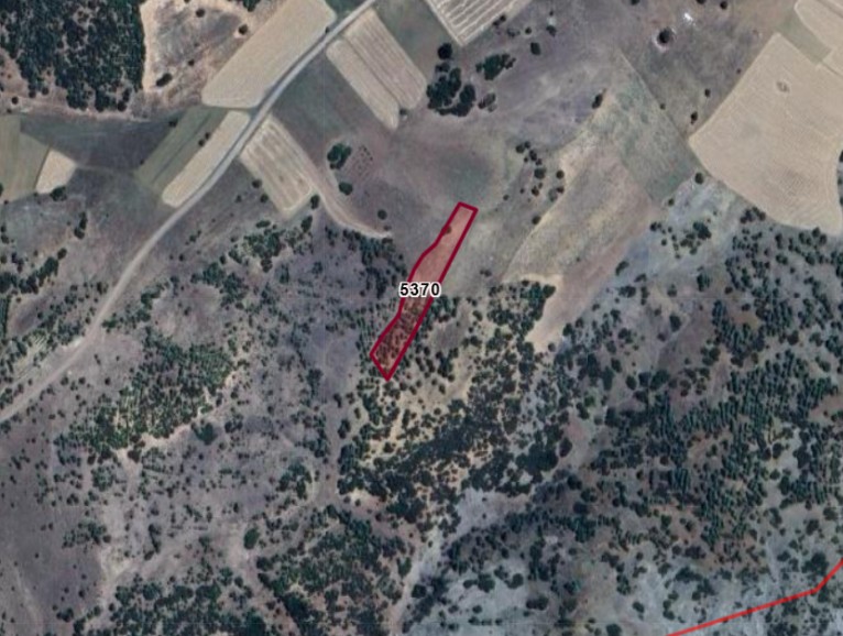 BURDUR YEŞİLOVA BÜYÜKYAKA KÖYÜNDE 2.400M² TARLAMIZ SATILIKTIR.