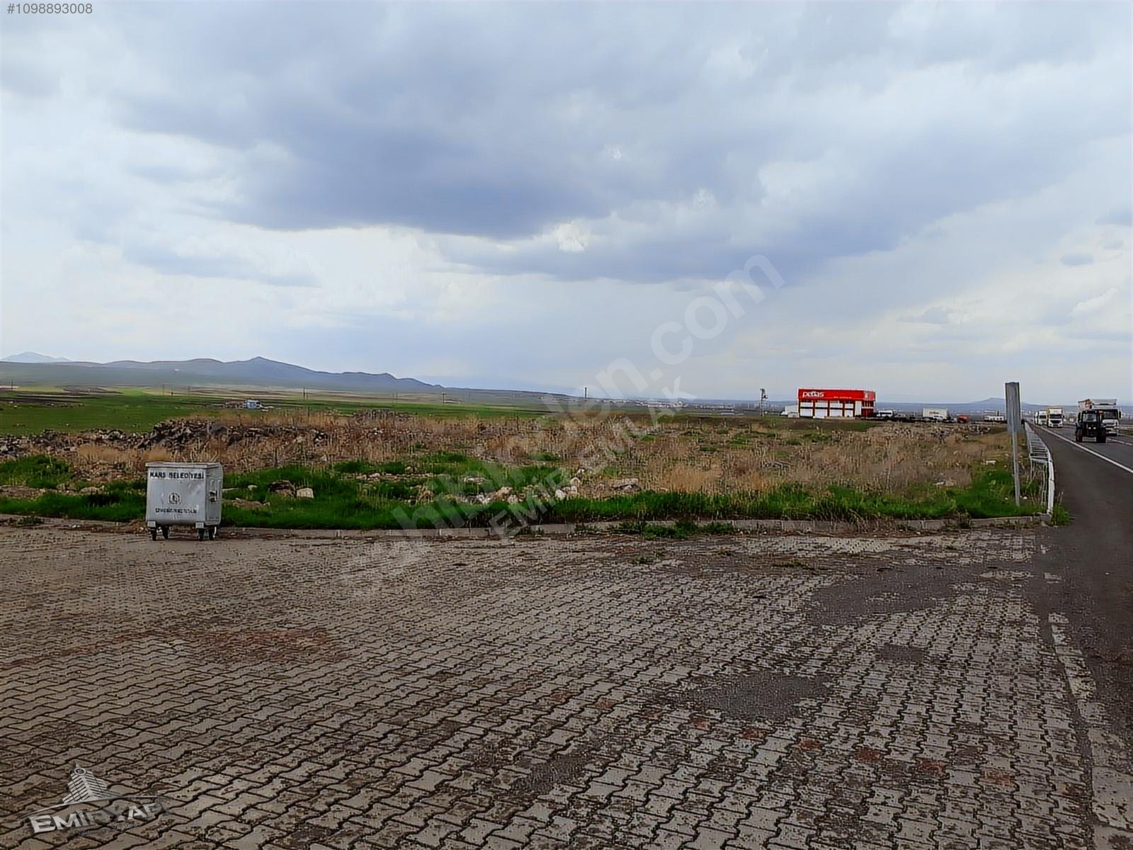 EMİR EMLAK'TAN KURUMSALA SATILIK 1000 M2 KÖŞE BAŞI ARSA - KARS MERKEZ fotoğraf 2