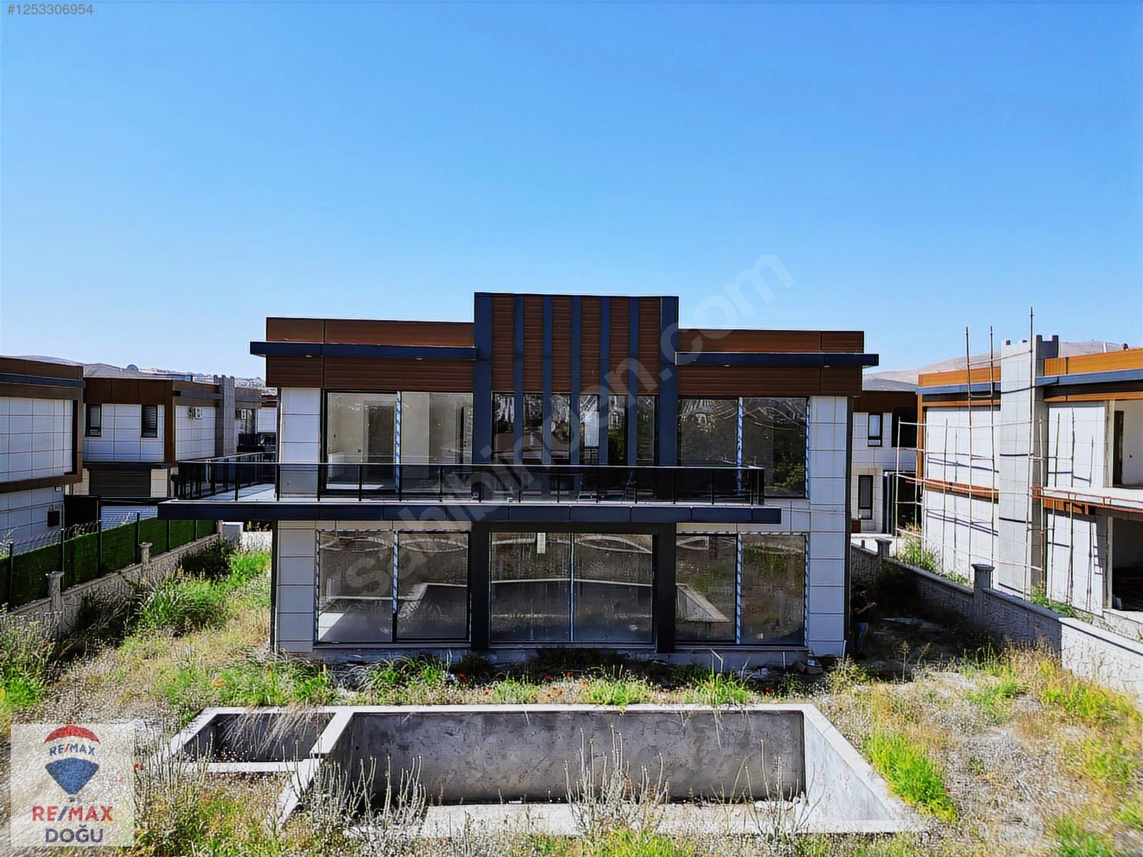 [REMAX DOĞU] FLORA'DA BAHÇELİ + HAVUZLU TRİPLEX VİLLA - ELAZIĞ MERKEZ fotoğraf 7