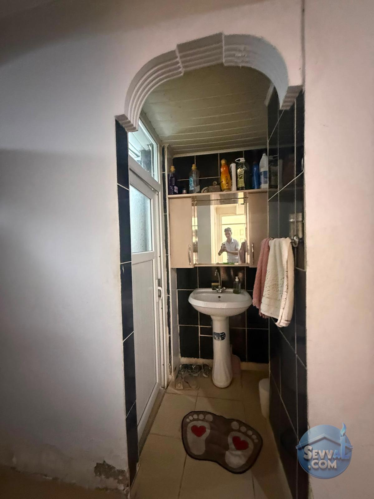 AHMET YESEVİ MAH. YARI BODRUM KAT 3 ODALI 90 m2 DOĞALGAZ KAPIDA BAHÇELİ SATILIK  - ŞANLIURFA HALİLİYE fotoğraf 2