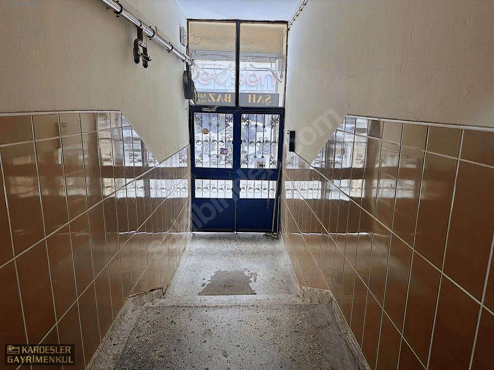 ÇARŞI MERKEZDE SATILIK ARAKAT DAİRE FIRSAT ! - MANİSA AKHİSAR fotoğraf 4