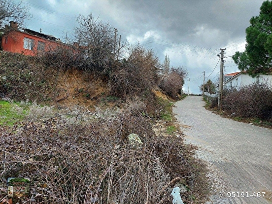 BERGAMA KIRANLI MAH DE 260 M2 ARSA MAH ÇARŞI KENARINDA MANZARALI MÜSTAKİL TAPU - İZMİR BERGAMA fotoğraf 3