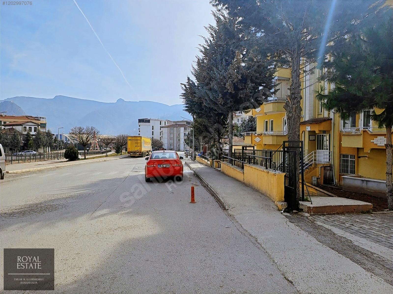 ROYAL EMLAKTAN ÇOK GÜZEL KONUMDA 3+1 FUL EŞYALI DAİRE - AMASYA MERKEZ fotoğraf 5