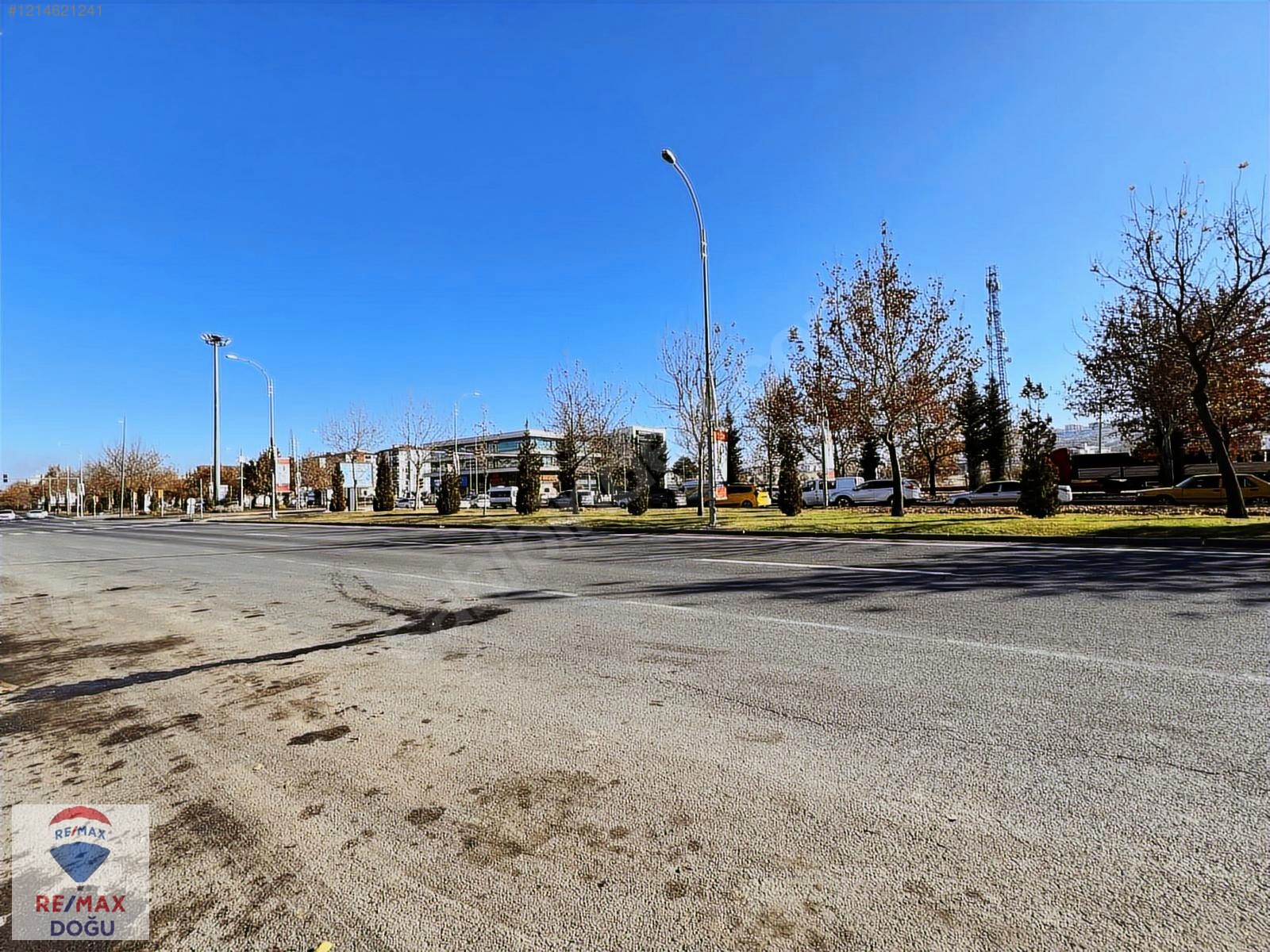 REMAX DOĞU AVCIL BATI CADDE SİTESİNDE LUX SATILIK 3+1 DAİRE - ELAZIĞ MERKEZ fotoğraf 5