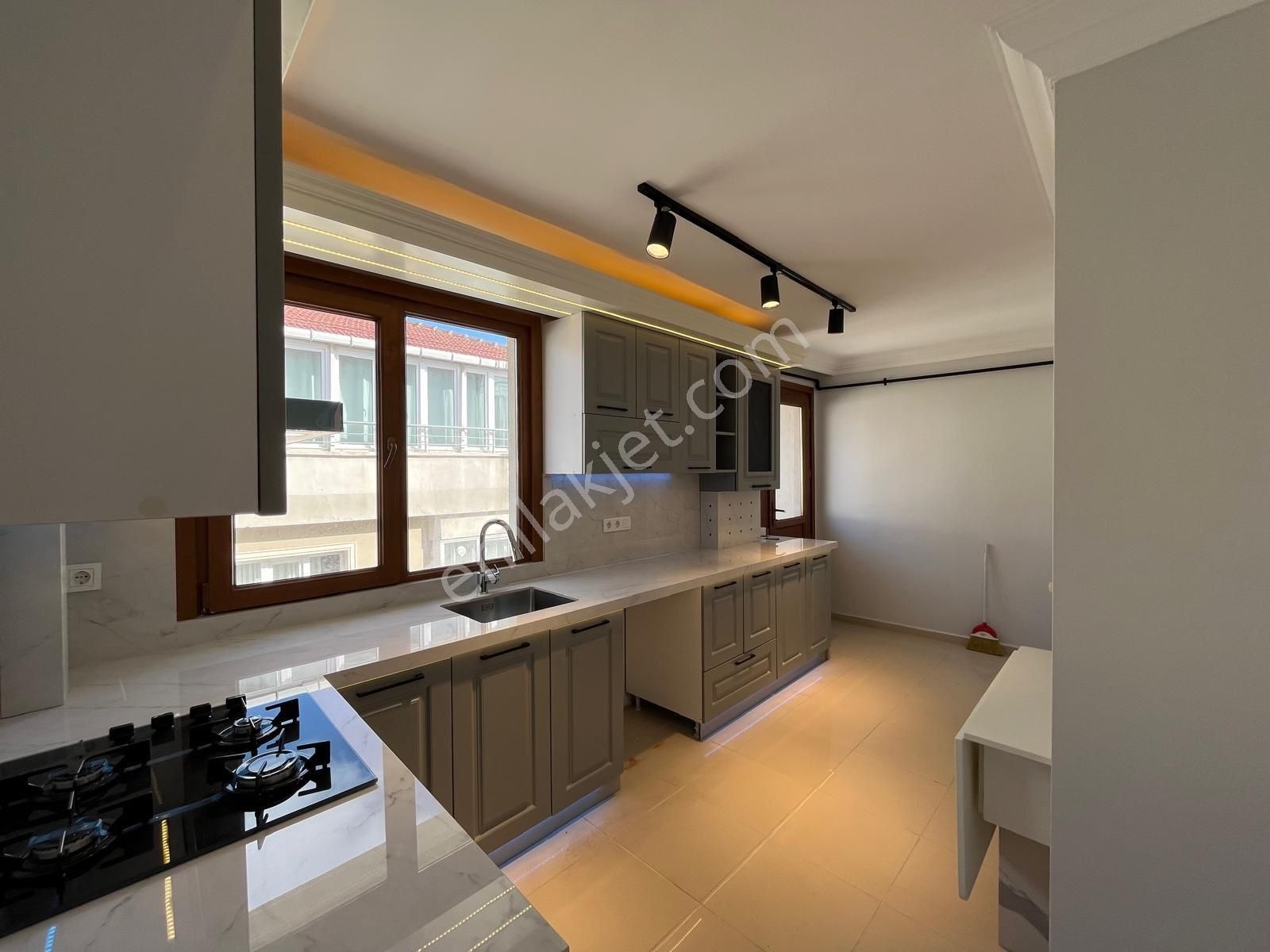 Baki Emlaktan Atalarda Geniş Dublexs 5+2 Daire - İSTANBUL KARTAL fotoğraf 18