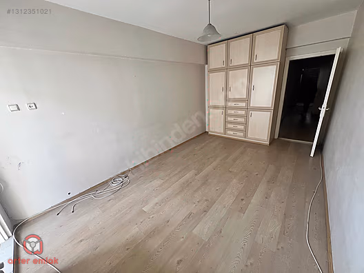 ÇARŞI MERKEZDE SATILIK ASANSÖRLÜ 2+1 ARA KAT GENİŞ DAİRE - BALIKESİR ALTIEYLÜL fotoğraf 2