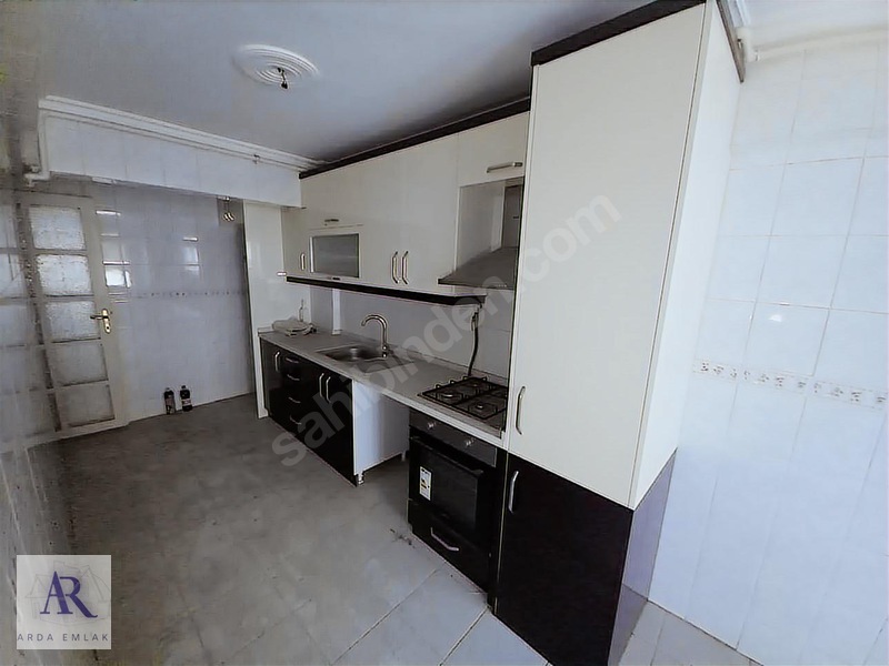 NERGİZ ÇARŞI CADDESİ ÜZERİ KAPALI MUTFAK D.GAZLI 3+1 - 135 M2 - İZMİR KARŞIYAKA fotoğraf 4