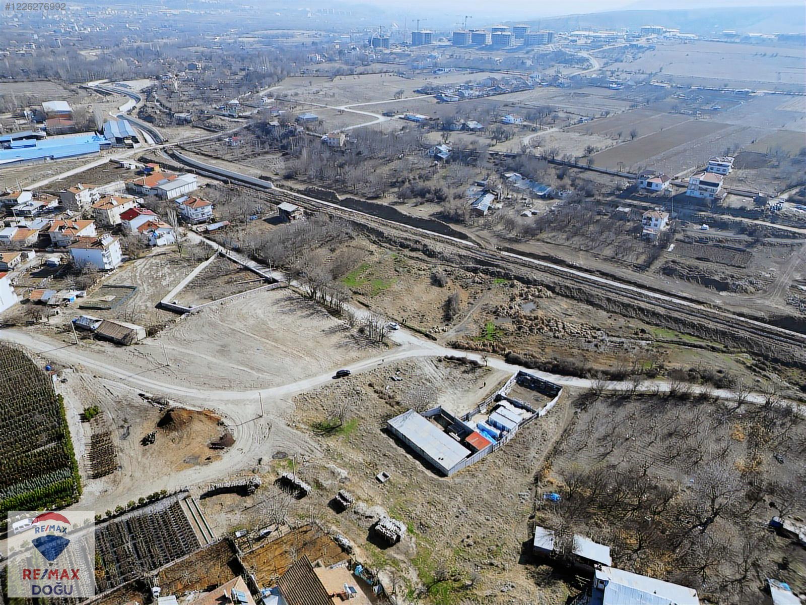 REMAX DOĞU SÜRSÜRÜ YENİ OTOGAR KARŞISI TOKİLER ALTI SATILK ARSA - ELAZIĞ MERKEZ fotoğraf 6
