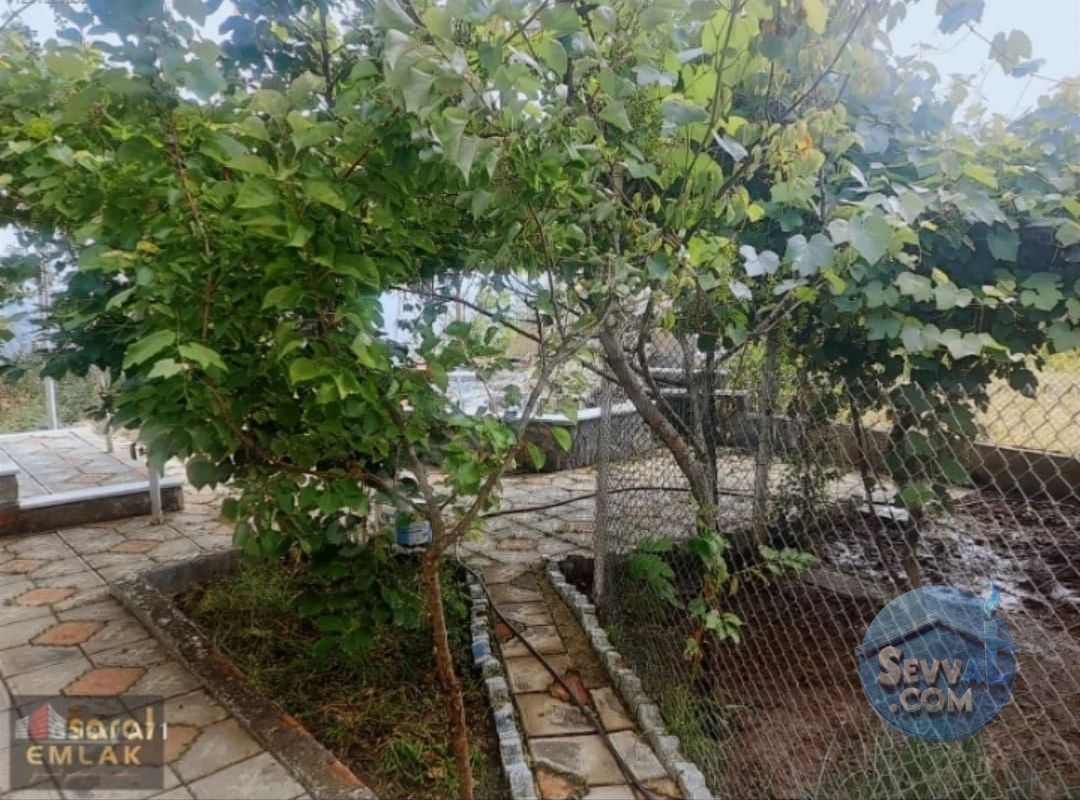 KOCAELI GÖLCÜK HASANEYN MAHALLESI'NDE ARSA IÇINDE SATILIK BINA - Kocaeli Gölcük fotoğraf 3