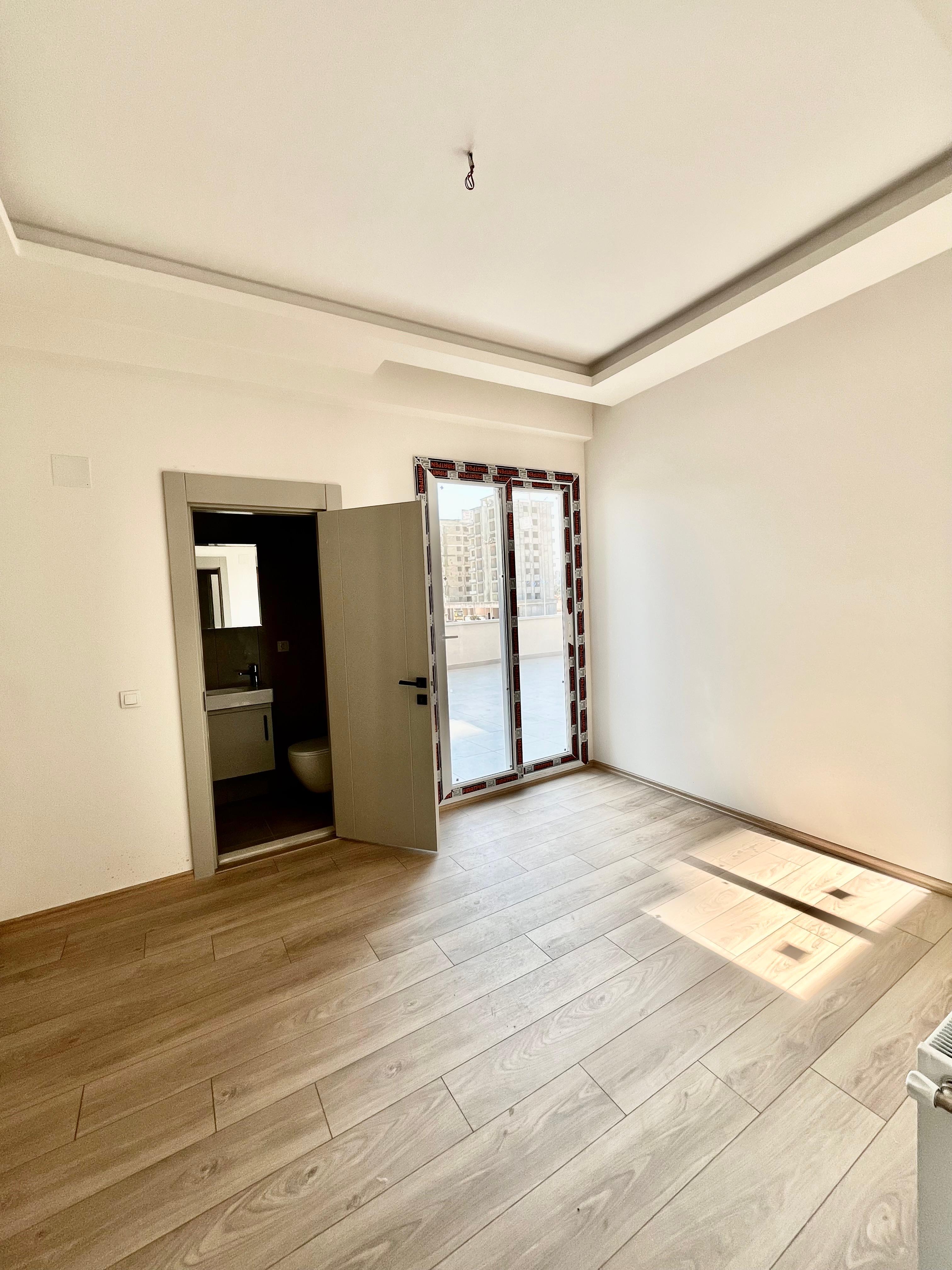 FIRSAT!!! KUYULUKTA 2. ÇEVRE YOLU YANI 3+1 200M2 TERASLI DAİRE - MERSİN MEZİTLİ fotoğraf 7