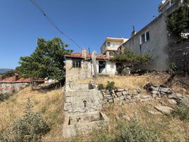 Manzaralı, İmarlı, Elektrik-sulu, İçinde Evi İle Birlikte Fırsat Arsa! - İZMİR BERGAMA fotoğraf 2