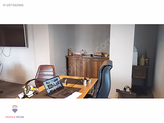 Kozyatağı Merkezde, E5 Metro durağı yanı, Kiralık Geniş Ofis