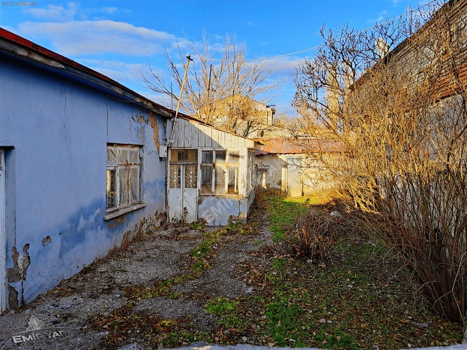 EMİR EMLAK GAYRİMENKULDEN SATILIK 216M2 4 KAT İMARLI MÜSTAKİL EV - KARS MERKEZ fotoğraf 2