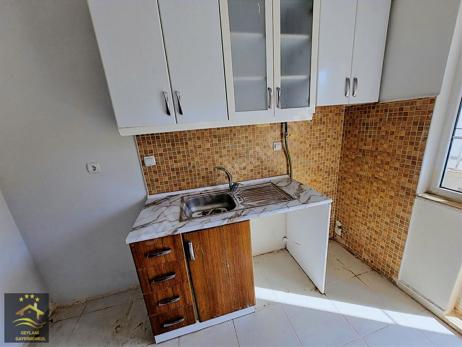 GEYLANİ EMLAKTAN 2.KAT KÖŞE BAŞI SATILK DAİRE - ŞANLIURFA KARAKÖPRÜ fotoğraf 5