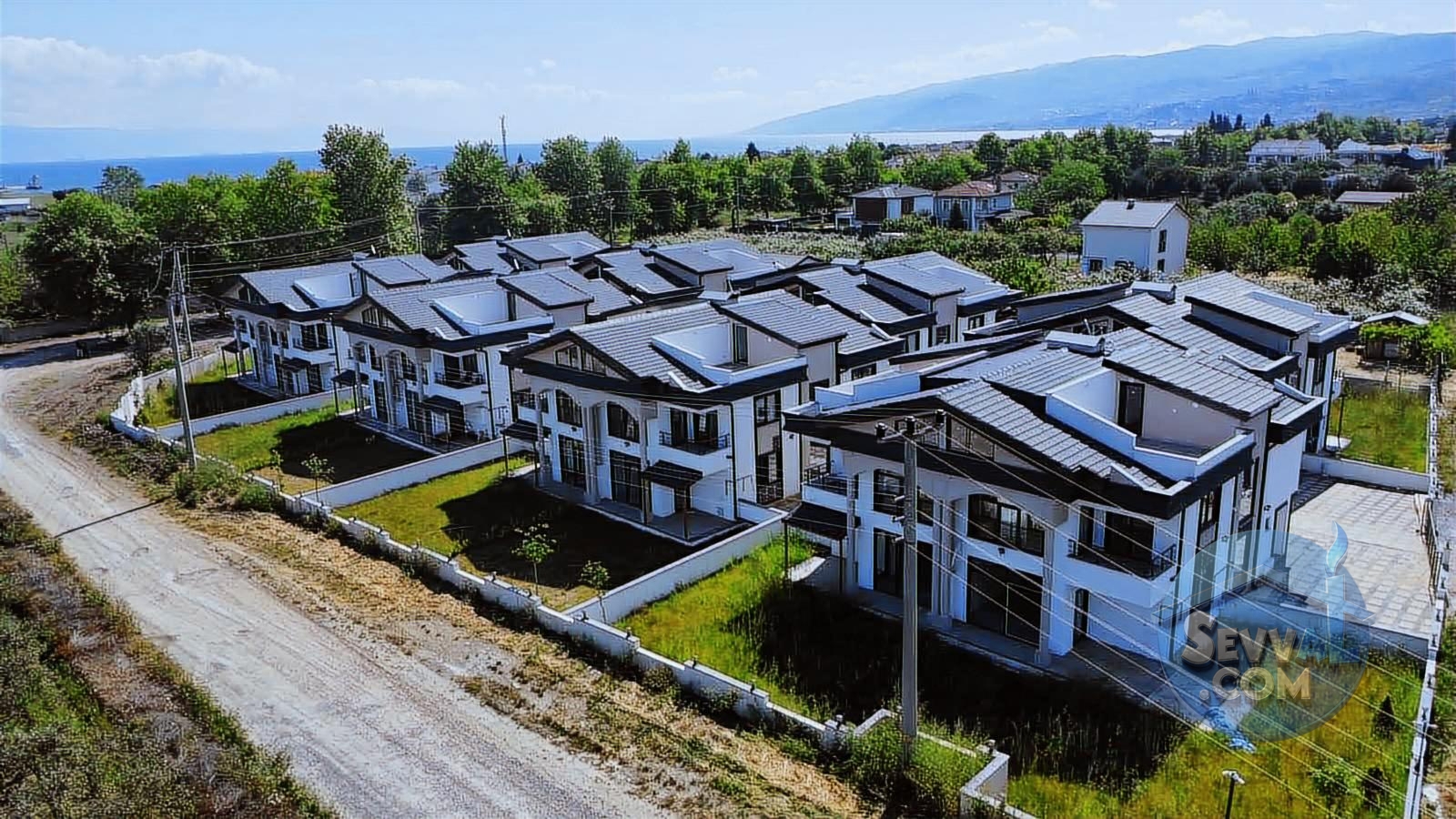 KAYTAZDERE DE DENİZ TARAFINDA ACİL SATILIK TAKASLI VİLLA - Yalova Altınova fotoğraf 4