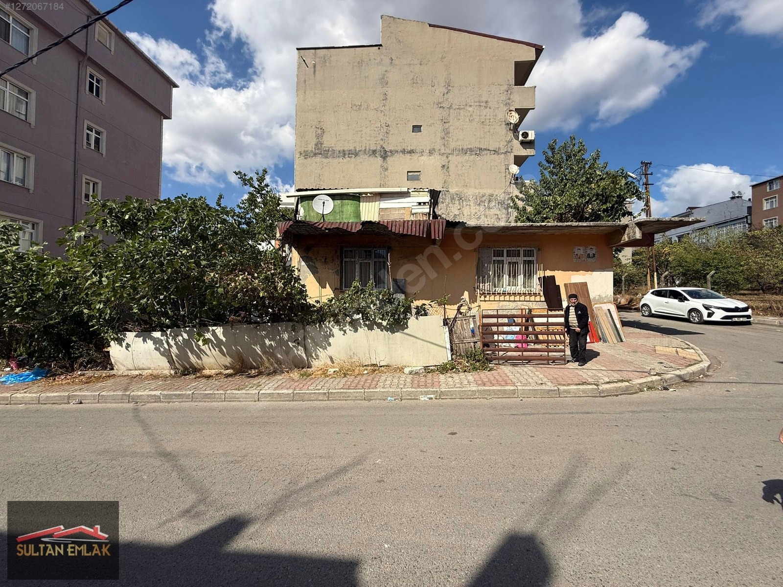 Sultan Emlak'tan Ahmet Yesevi Mah. 226 m2 Köşe Başında Ev
