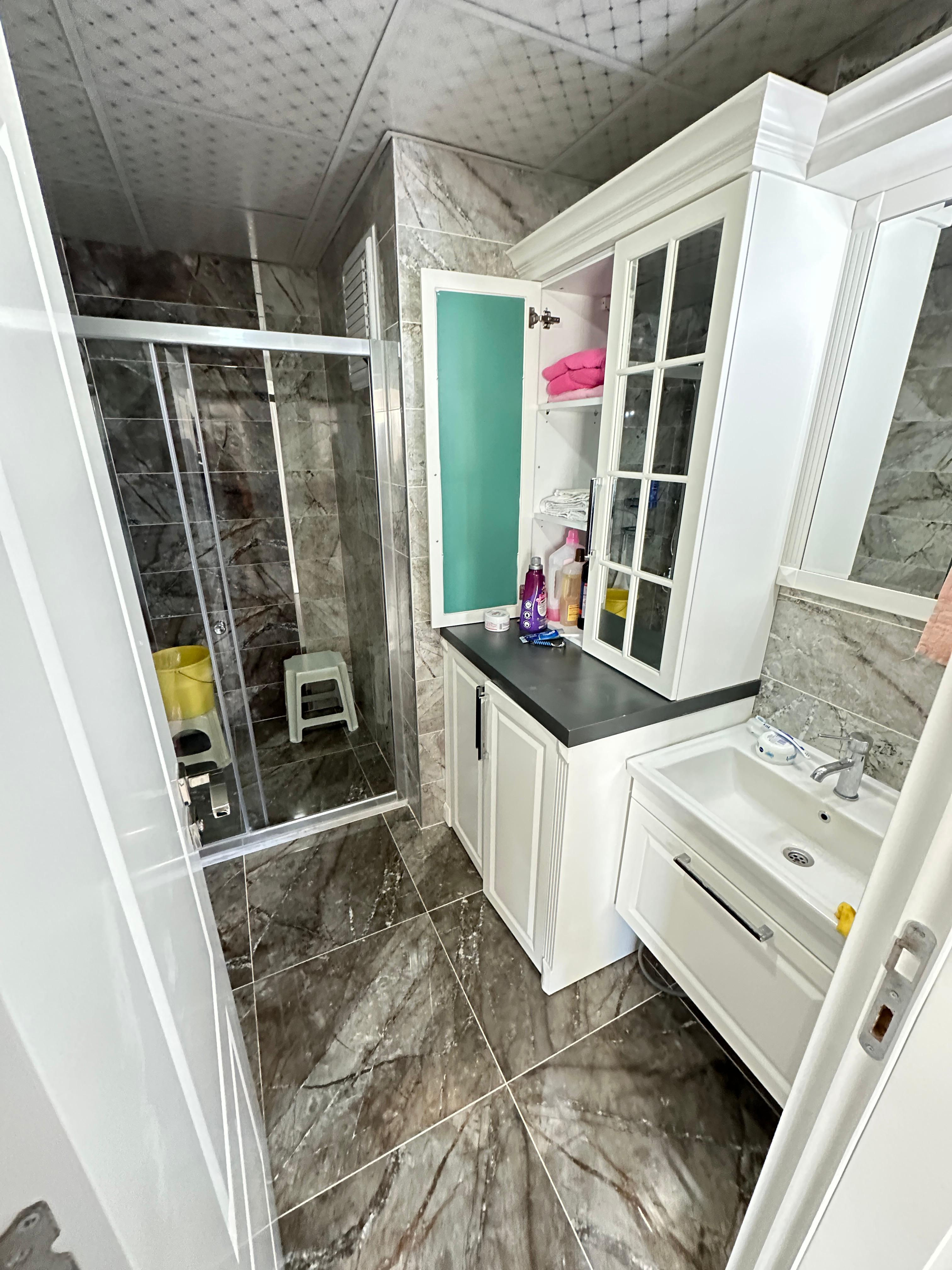 50. YIL MH HARİKA LOKASYONDA BULUNAN GENİŞ OTURUMLU 3+1 DAİRE - MERSİN YENİŞEHİR fotoğraf 13