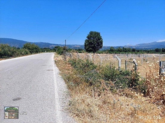 KOZAK YAYLASINDA KARAVELİLER MUHİTLERİ İÇİNDE ANA YOL KENARI 6400 M2 TARLA - İZMİR BERGAMA fotoğraf 8