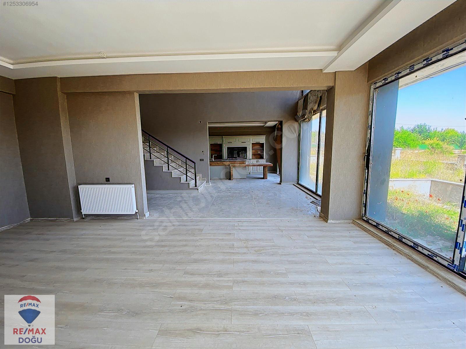 [REMAX DOĞU] FLORA'DA BAHÇELİ + HAVUZLU TRİPLEX VİLLA - ELAZIĞ MERKEZ fotoğraf 3