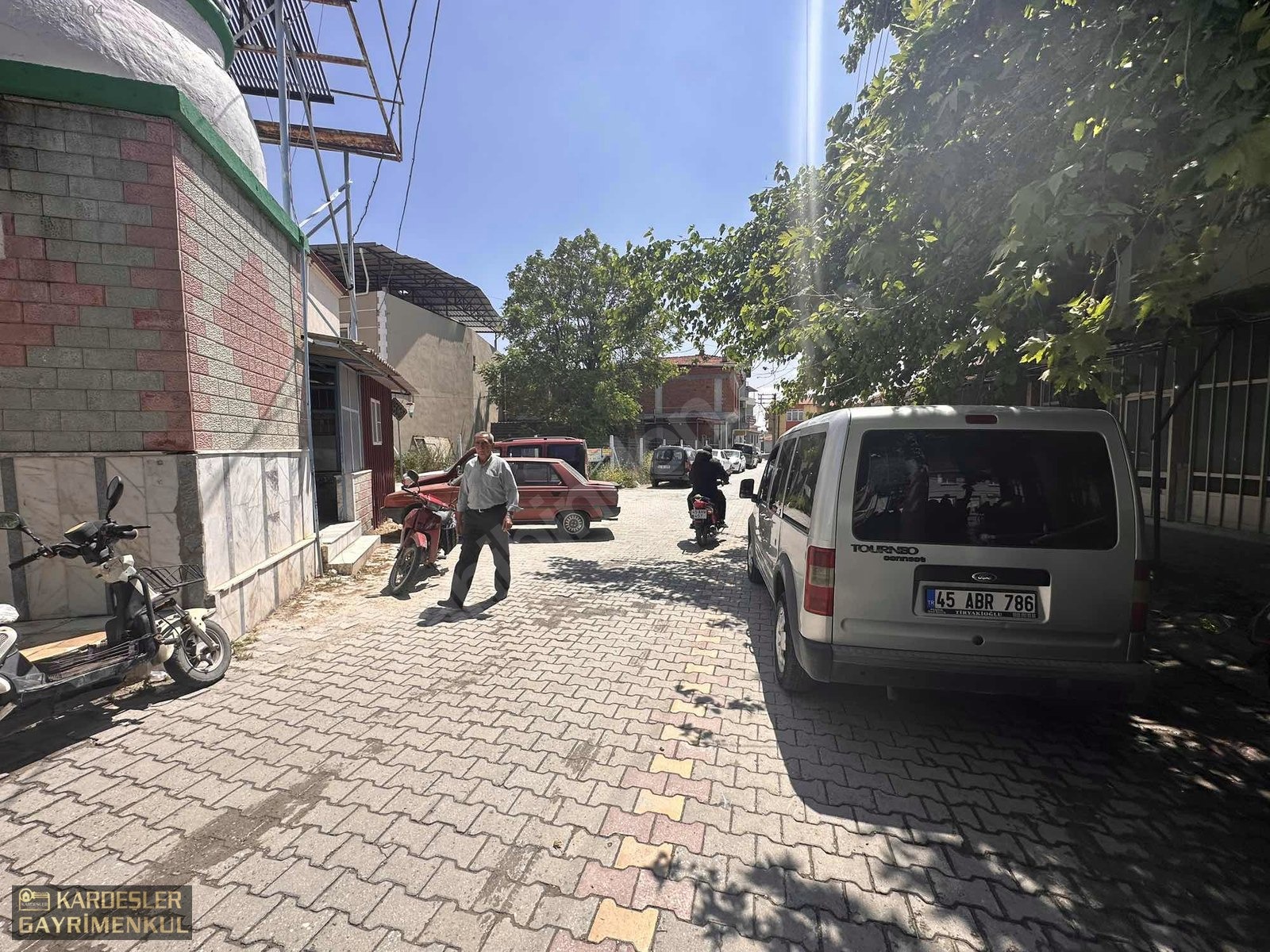 DEREKÖYDE SATILIK KÖY MERKEZİNDE ELEKTRİK SU AKTİF %50 İMARLI - MANİSA AKHİSAR fotoğraf 2