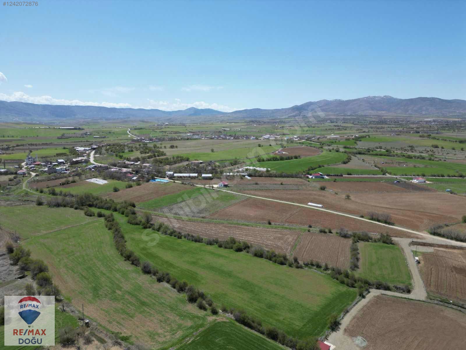REMAX DOĞUDAN HANKENDİ GÖLKÖYDE 4.554 M2 SATILIK FIRSAT TARLA - ELAZIĞ MERKEZ fotoğraf 3