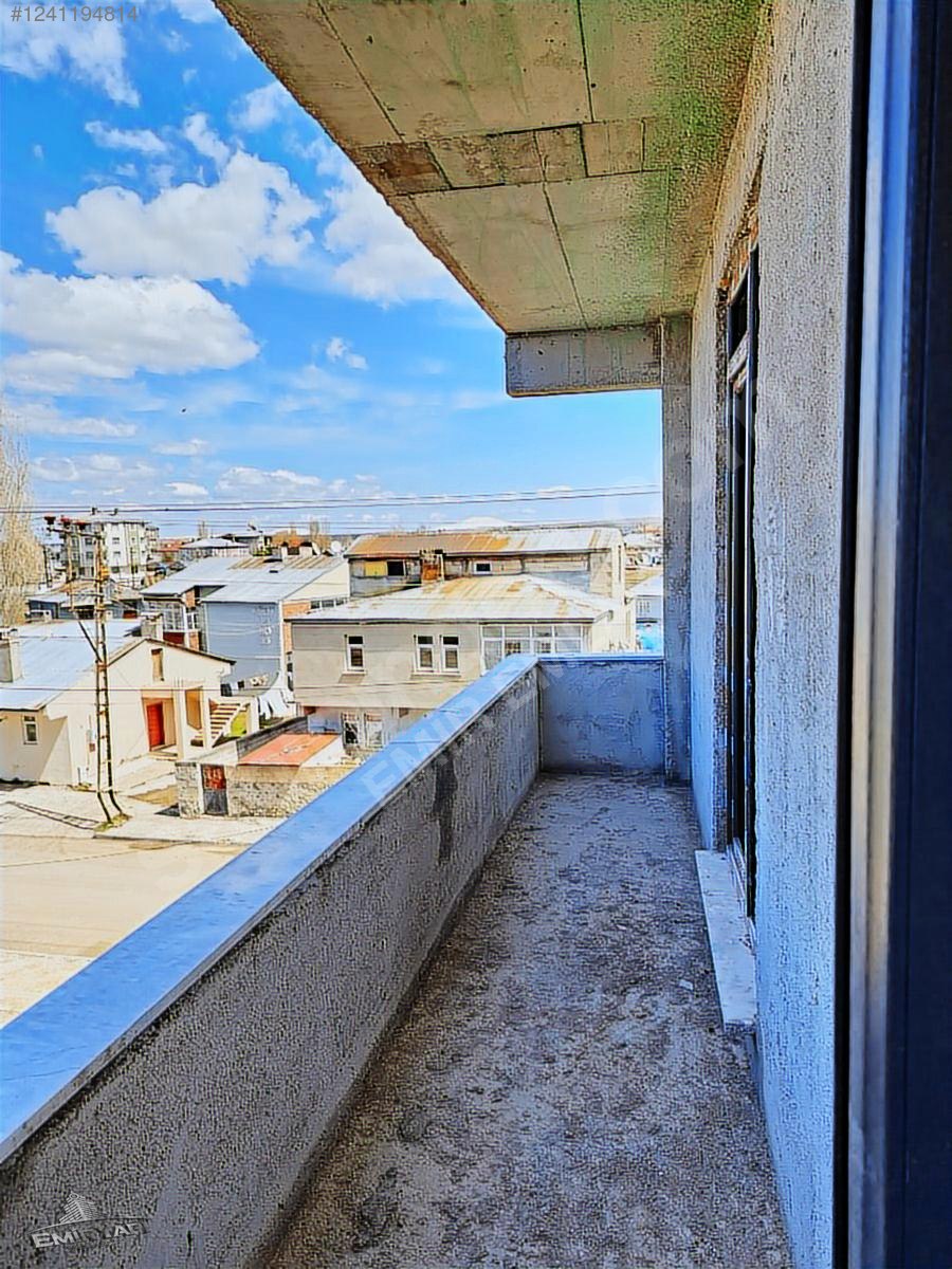 EMİR EMLAK GAYRİMENKULDEN SATILIK 2+1 DAİRELER EMNİYET MD.KARŞI - KARS MERKEZ fotoğraf 3