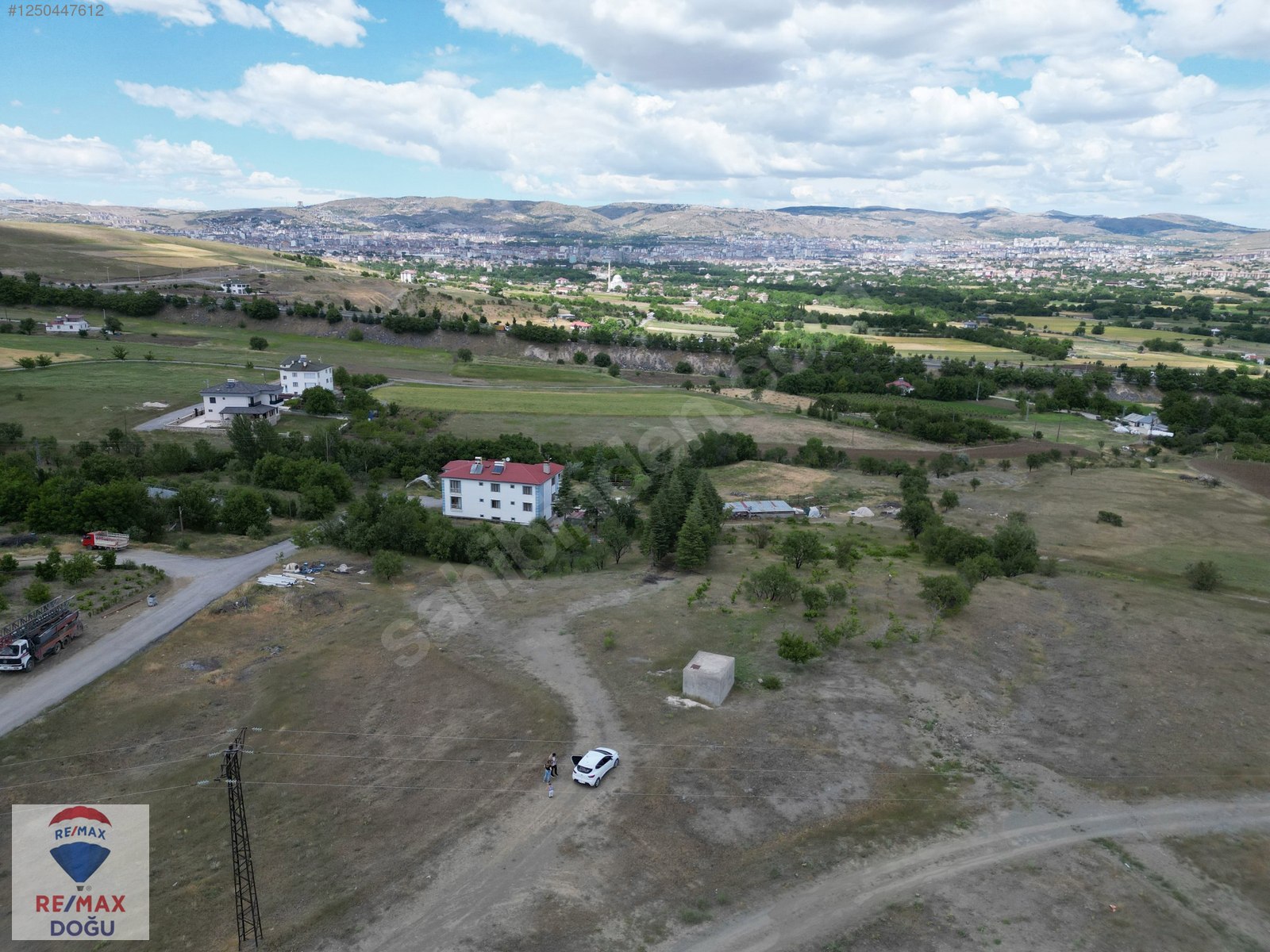 REMAX DOĞU'DAN ŞEHİR MANZARALI FERAH ALANDA VİLLA ARSASI - ELAZIĞ MERKEZ fotoğraf 9