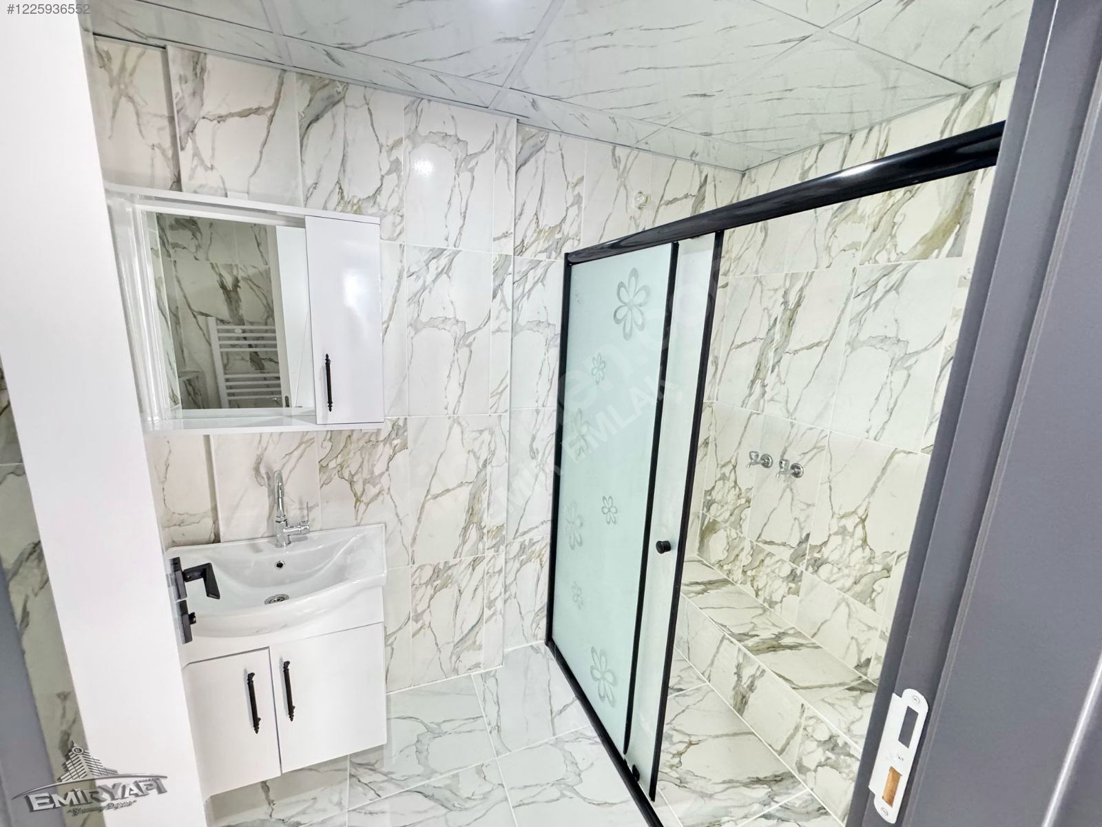 EMIR EMLAKTAN ARAÇ TAKASLI SATILIK LÜKS 1+1 DAİRE - KARS MERKEZ fotoğraf 6