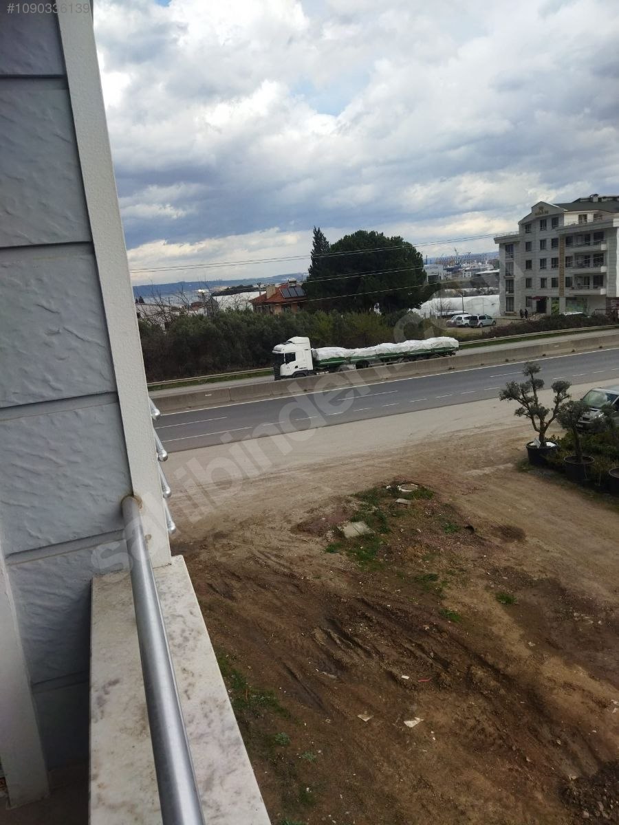 sahibinden ana yola cepheli araç takaslı - YALOVA ALTINOVA fotoğraf 5
