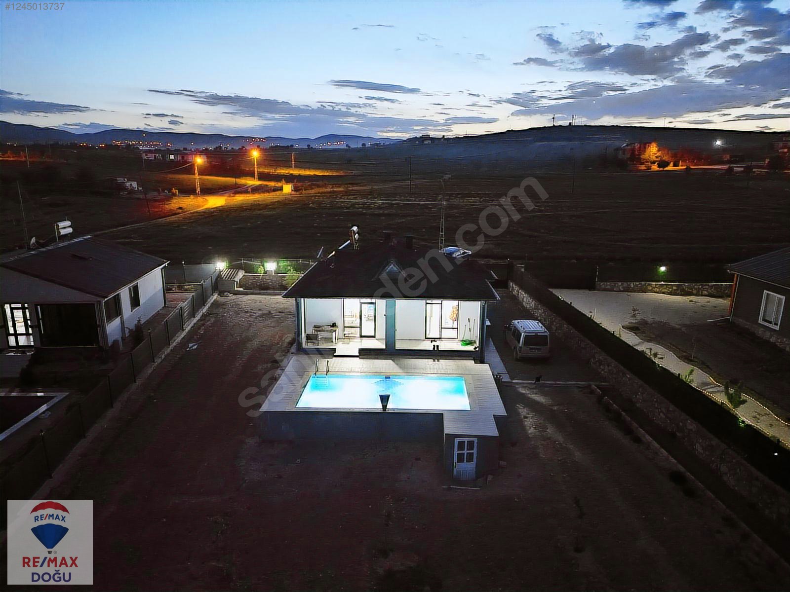 REMAX DOĞUDAN 1000 M²PELTE BAHÇELİ SIFIR2+1 HAVUZLU MÜSTAKİL EV - ELAZIĞ MERKEZ fotoğraf 3