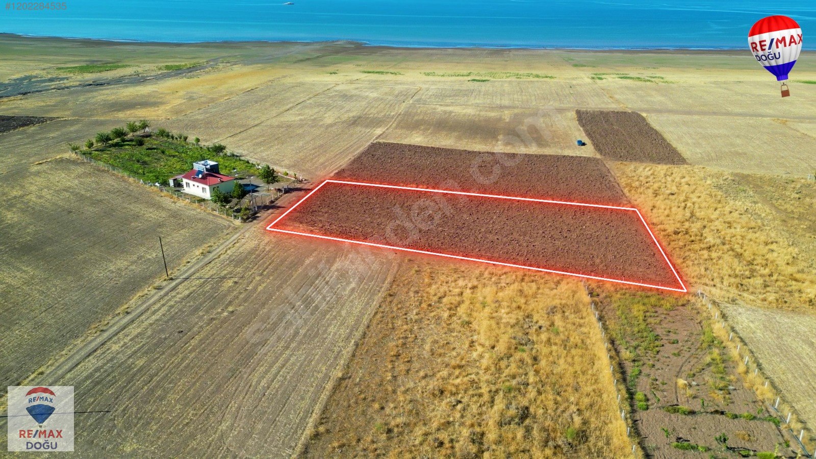 REMAX DOĞUDAN KORUCU KÖYÜNDE SATILIK GÖL MANZARALI TARLA - ELAZIĞ MERKEZ fotoğraf 7