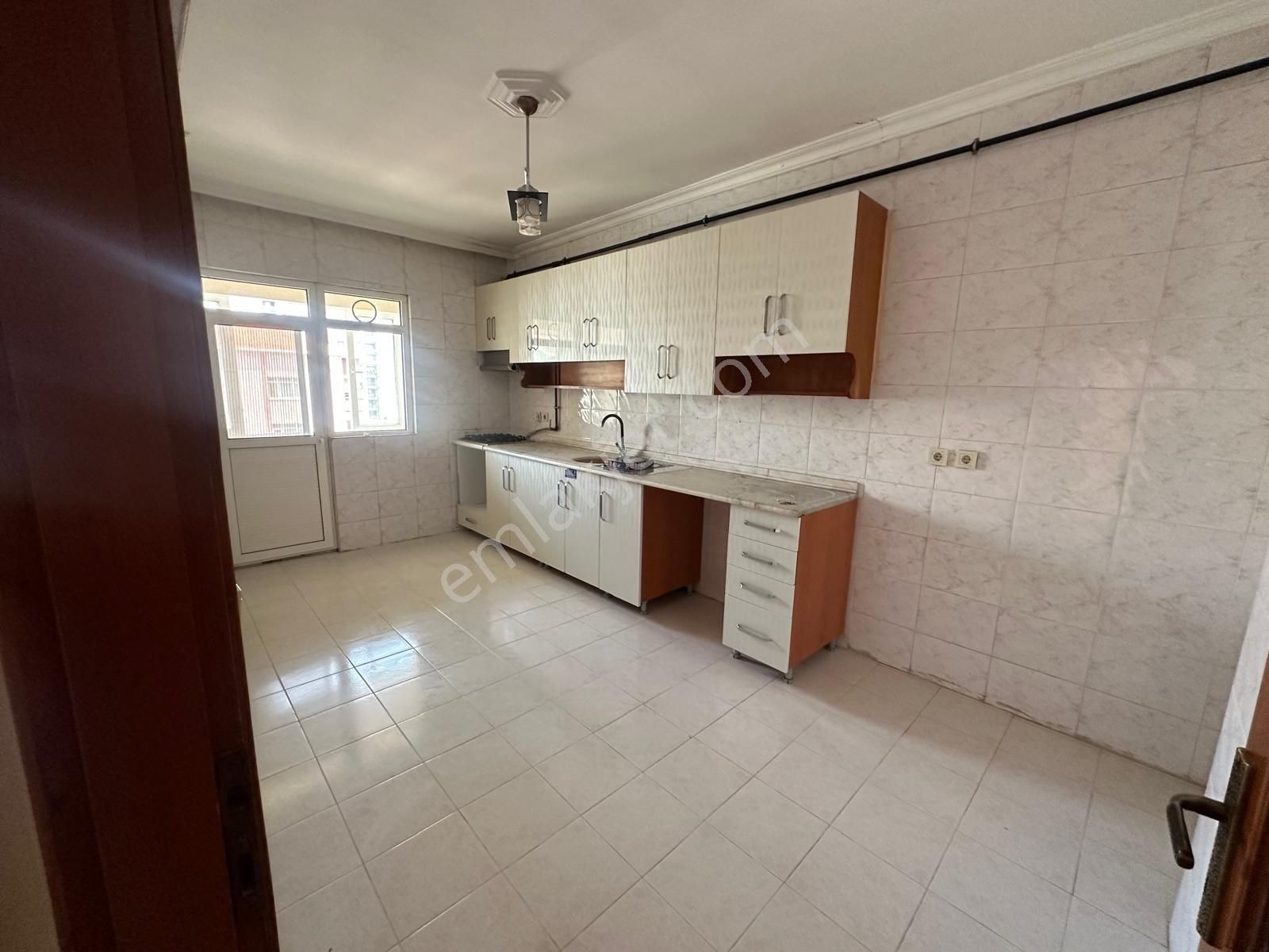 Baki Emlak'tan Kartal Kordonboyu Sahılde 3+1 Geniş Daire - İSTANBUL KARTAL fotoğraf 5