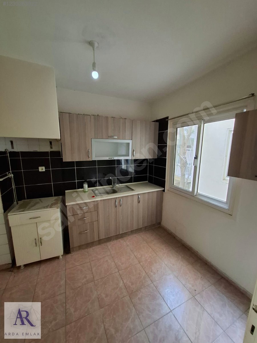 KARŞIYAKA ÇARŞI İÇİNDE 145 M2 3+1 ÇİFT BALKON ARA KAT DAİRE - İZMİR KARŞIYAKA fotoğraf 3