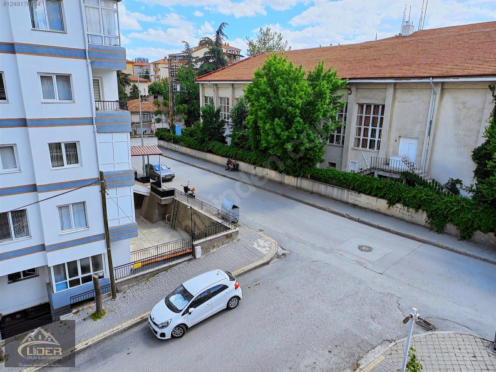 LİDER EMLAK ESKİ HASTANE ALTINDA 3+1 İÇİ YAPILI 140 M2 KOMBİLİ - ÇANKIRI MERKEZ fotoğraf 8