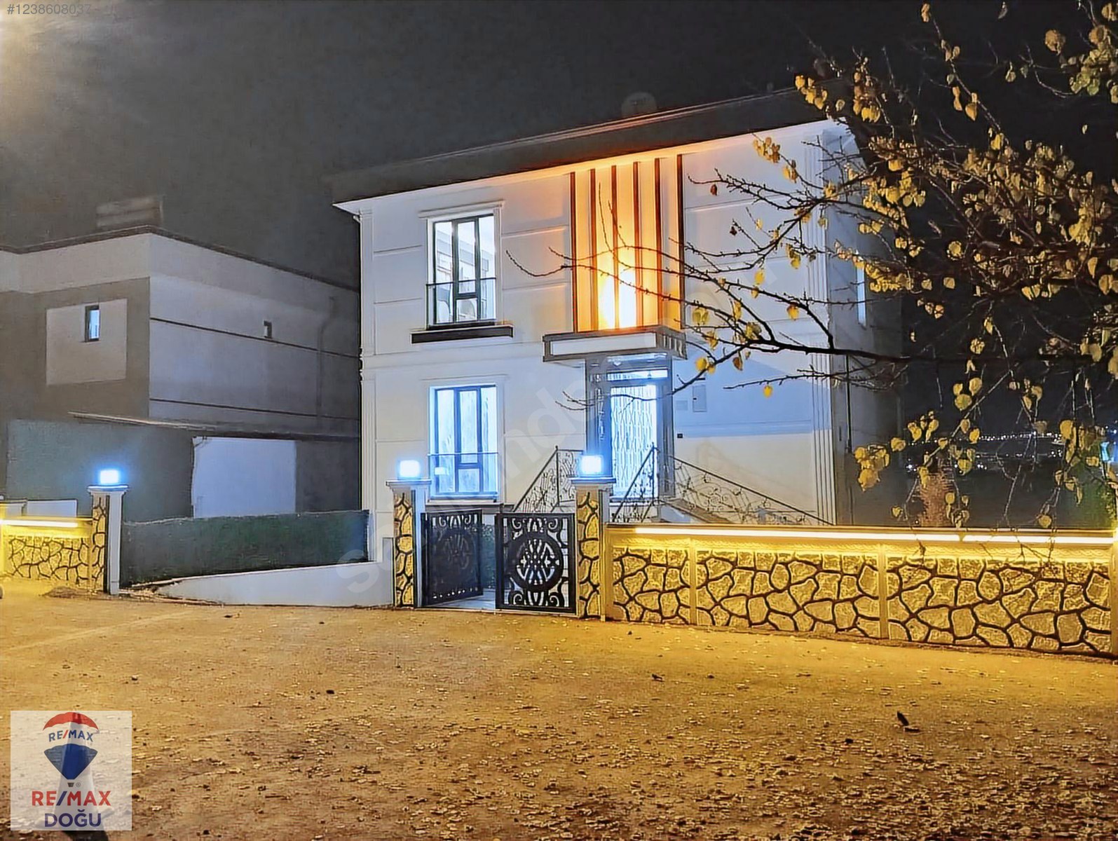 REMAX DOĞU'DAN SÜRSÜRÜ MAHALLESİNDE SATILIK 5+1 LÜX VİLLA - ELAZIĞ MERKEZ fotoğraf 5