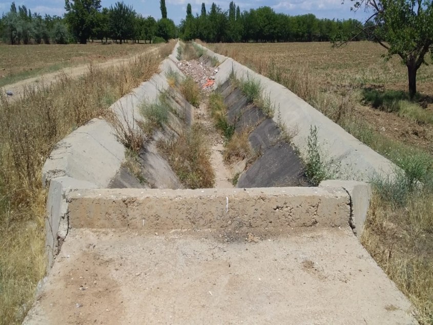 TOPSÖĞÜTTE 4500 M2 YOL CEPHELİ SATILIK TARLA - MALATYA YEŞİLYURT fotoğraf 5