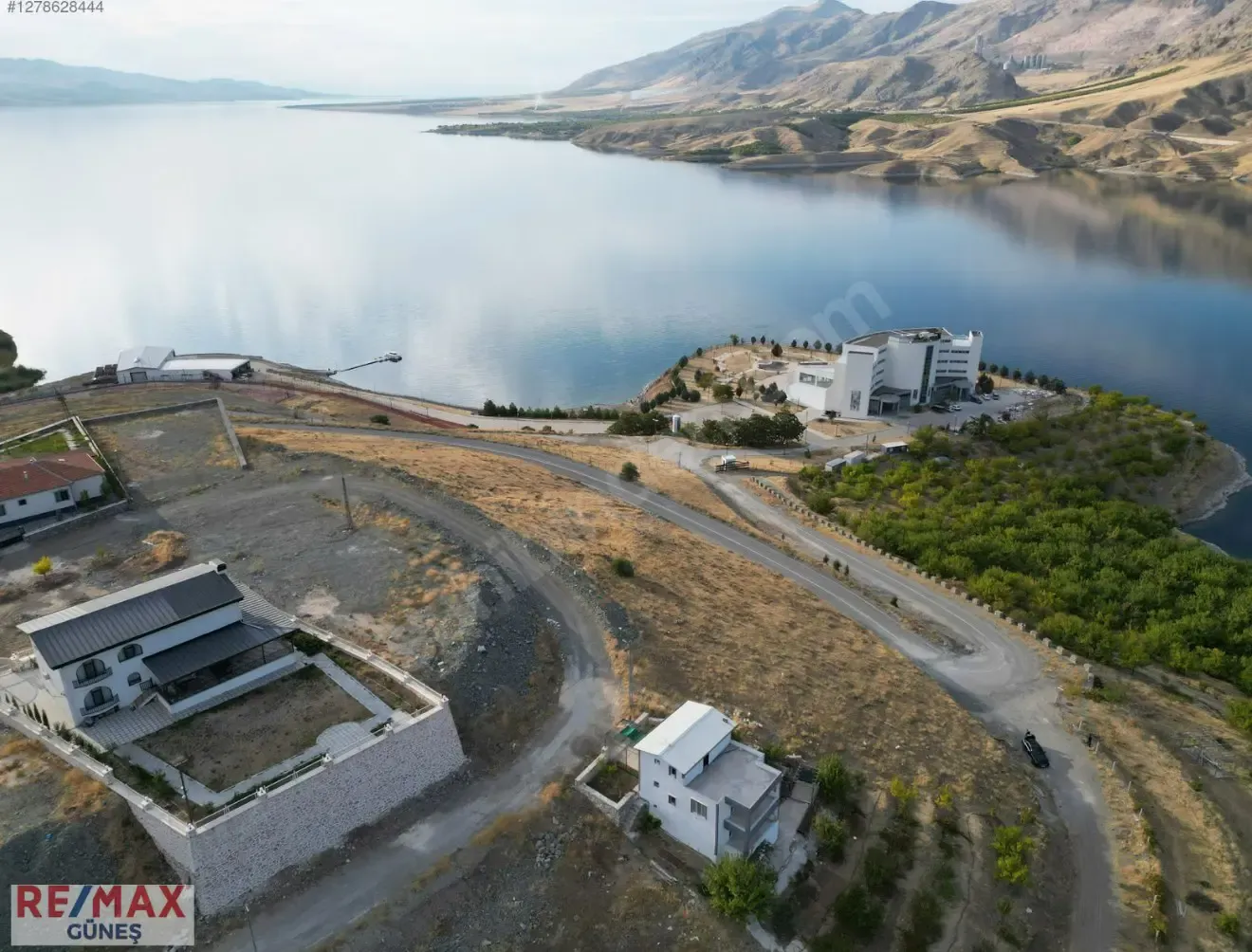 KALE DÜZTARLA MEVKİDE RE/MAX GÜNEŞ'TEN SATILIK 875 M2 TARLA - MALATYA KALE fotoğraf 2