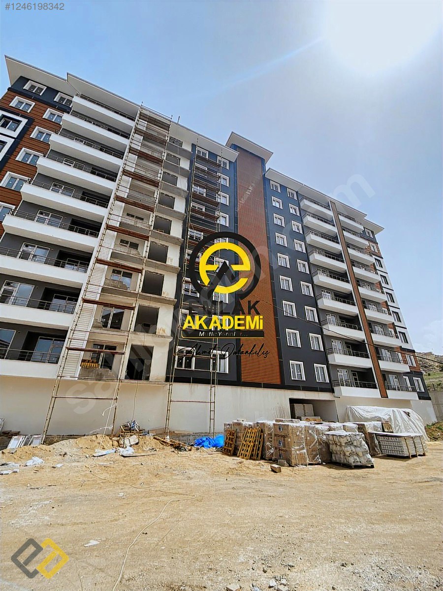 AKADEMİDEN ÜNİVERSİTE YOLUNDA SATILIK LÜX 3+0 DAİRE - YOZGAT MERKEZ fotoğraf 3