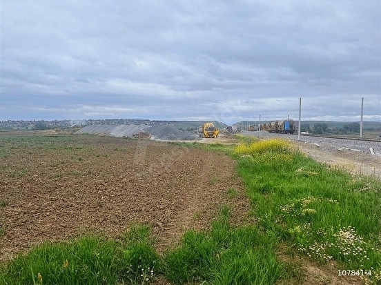 DÜĞÜNCÜLÜ DE HIZLI TREN DİBİNDE RESMİ YOLU MEVCUT 5 DÖNÜM TARLA - KIRKLARELİ BABAESKİ fotoğraf 2