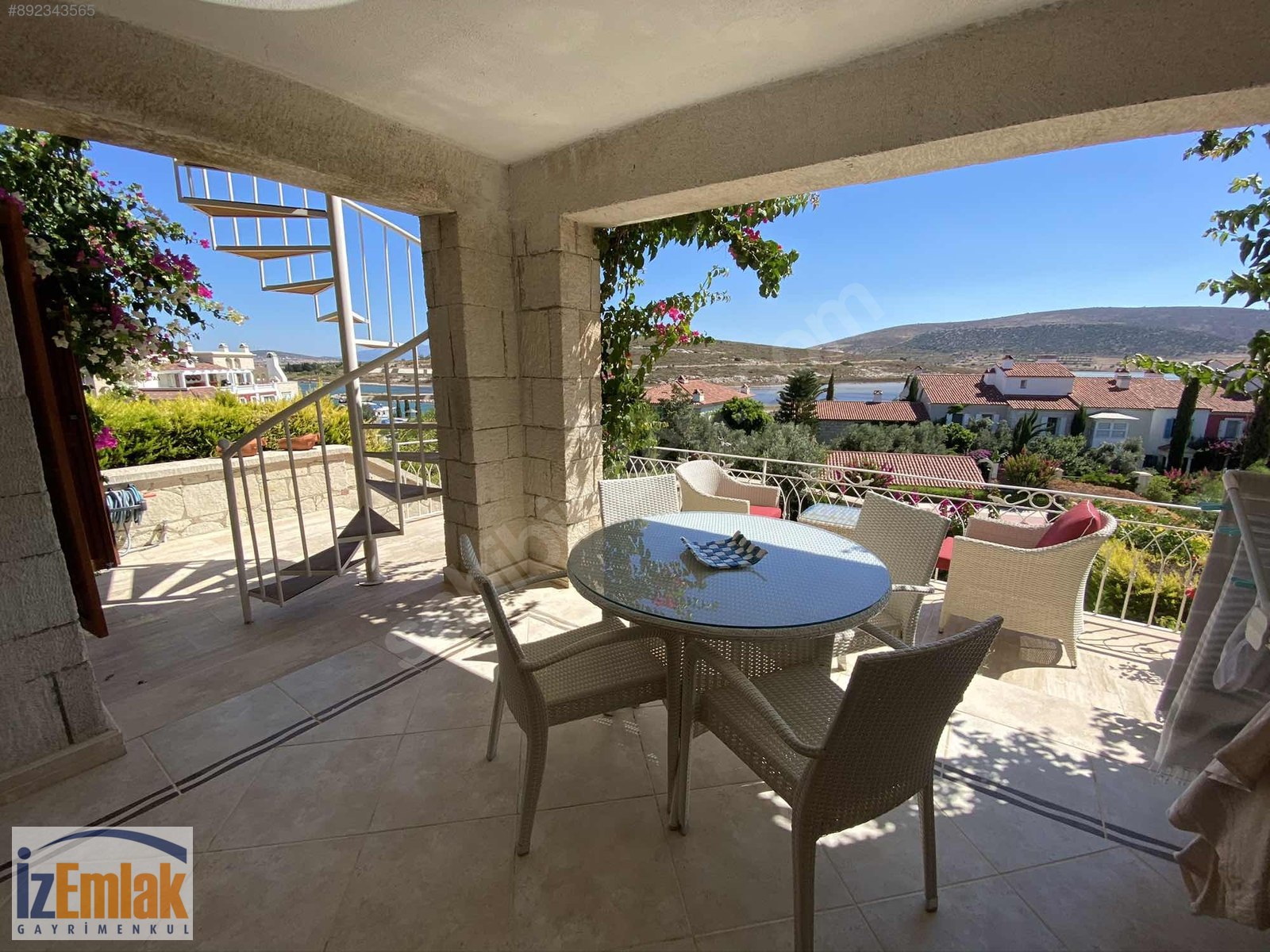İzEmlaktan Port Alaçatıda Muhteşem Manzaralı Bahçeli Villa - İZMİR ÇEŞME fotoğraf 8
