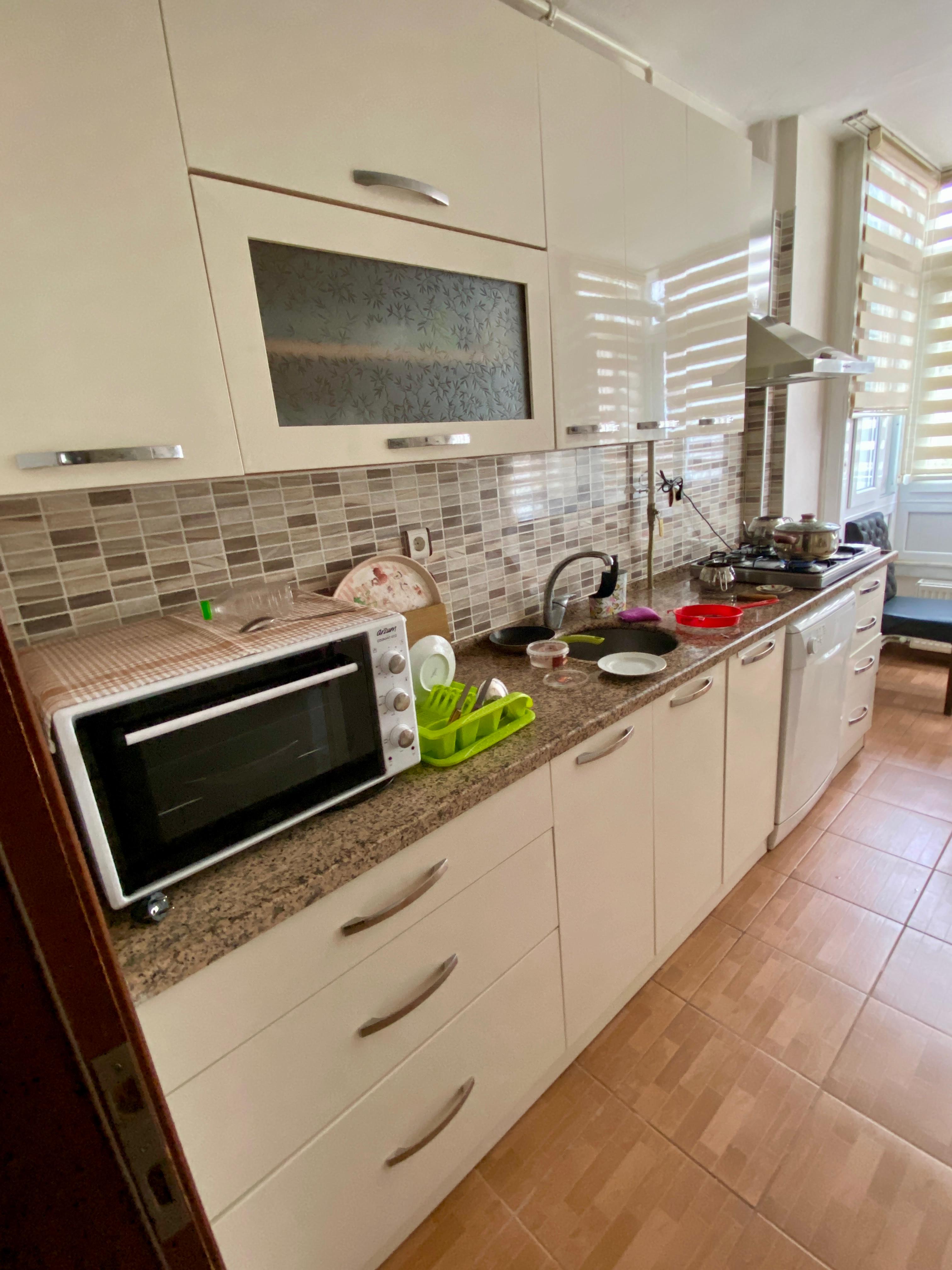 FIRSAT DAİRE DOĞALGAZLI GENİŞ OTURUMLU İÇİ FUL YAPILI 3+1 DAİRE - MERSİN MEZİTLİ fotoğraf 3
