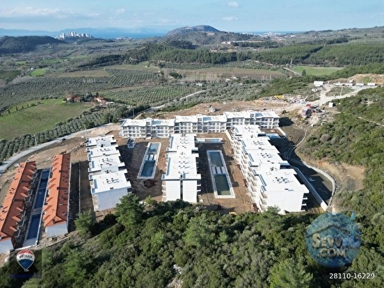 KIRAZLI EŞIN VADI SITESI’NDE SATILIK HAVUZLU 1+1 DAIRE - AYDIN KUŞADASI fotoğraf 3