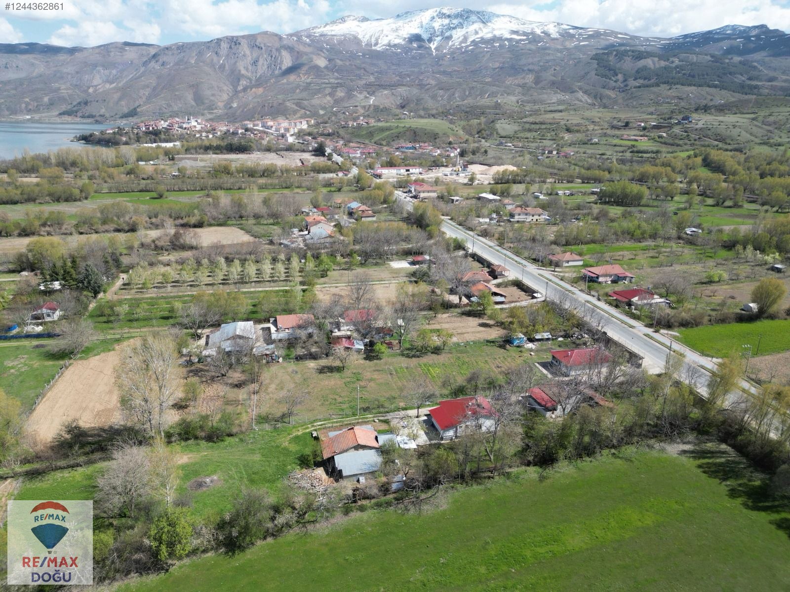 REMAX DOĞUDAN SÜPER KONUMDA GÖL MANZARALI SATILIK TARLA - ELAZIĞ SİVRİCE fotoğraf 3