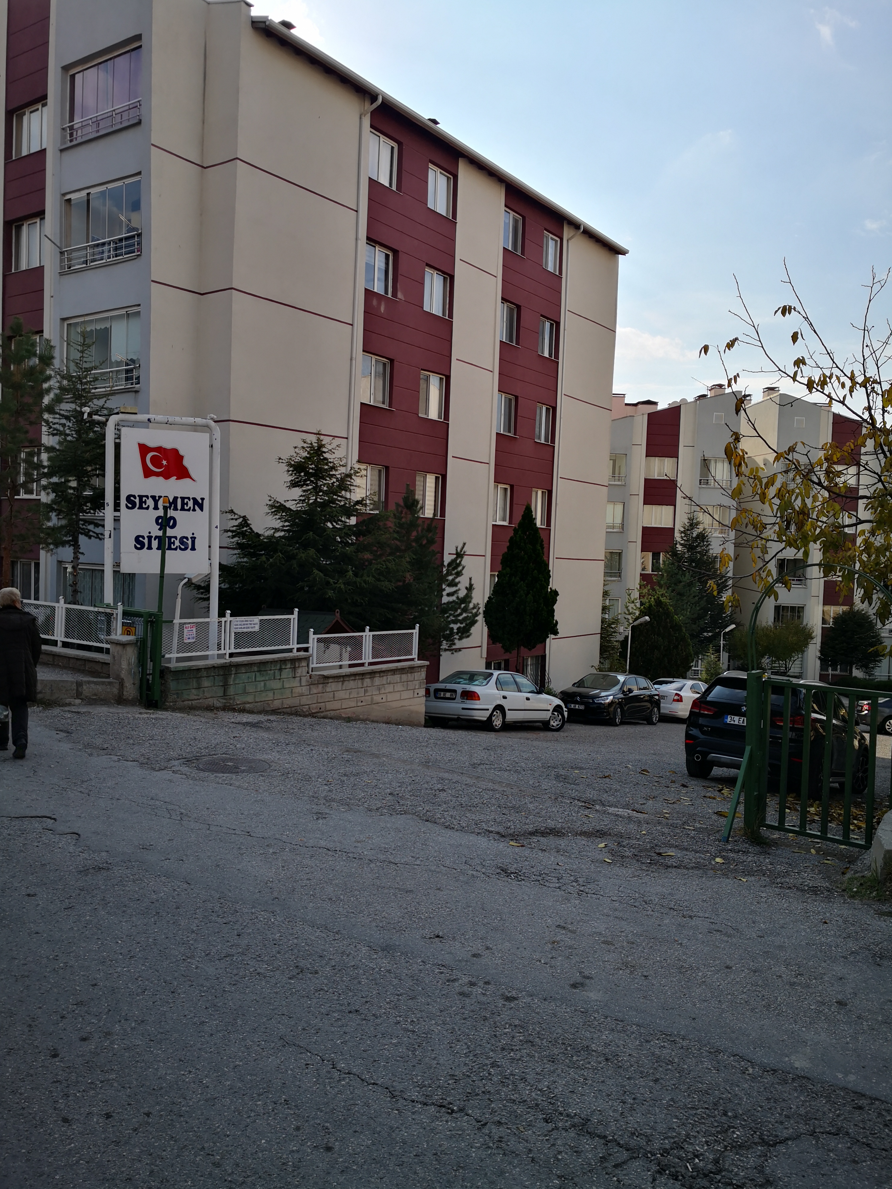 Ankara Batıkent Batısitesi’nde Masrafsız,Ara Kat,Sosyal Olanaklara Komşu Satılık - ANKARA YENİmahalle fotoğraf 3
